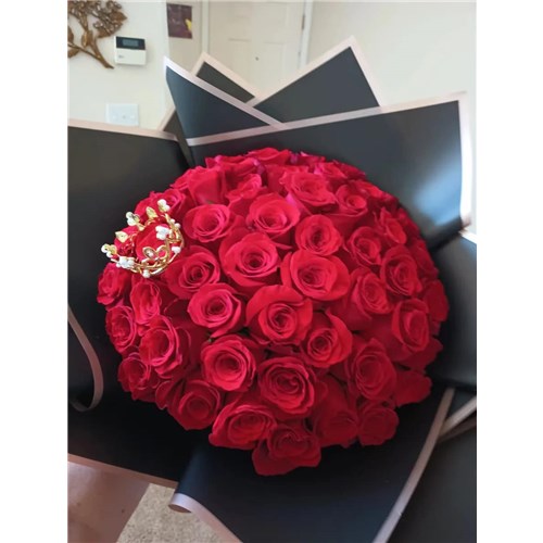 50_red_roses